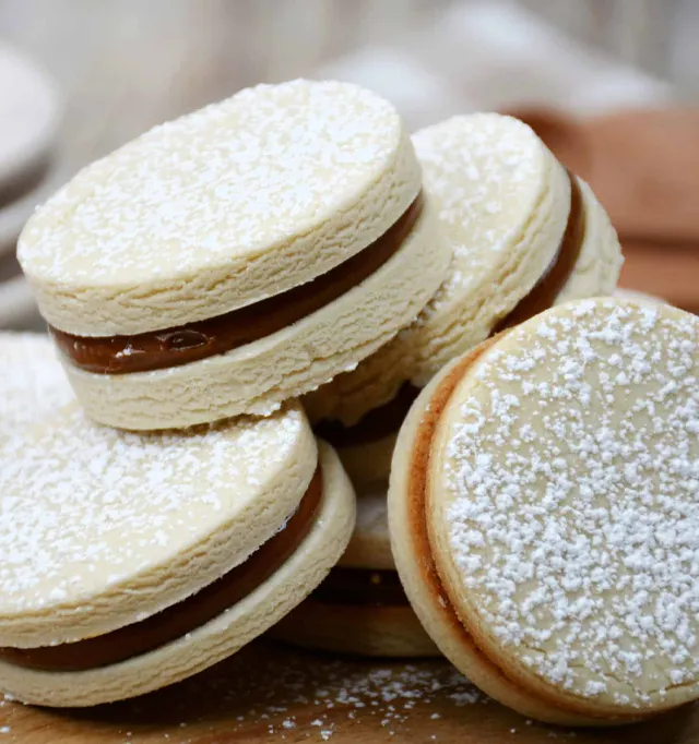 CARAMEL COOKIES (Alfajores)