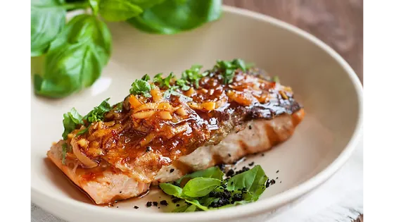 Grilled Salmon with Thai sweet chili "Samrod" sauce